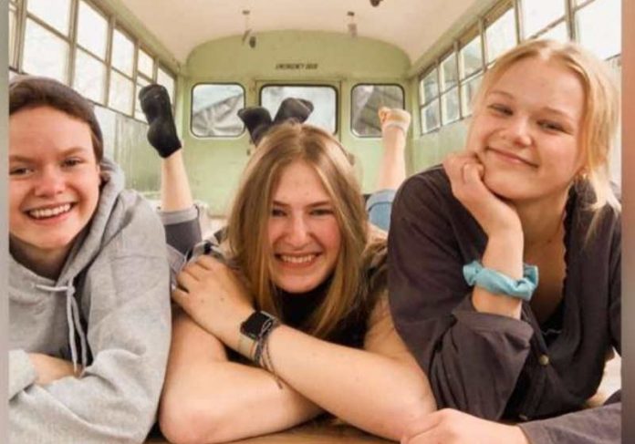 Traídas pelo mesmo cara, as 3 viajam num ônibus escolar pelos EUAFoto: reprodução do Instagram
