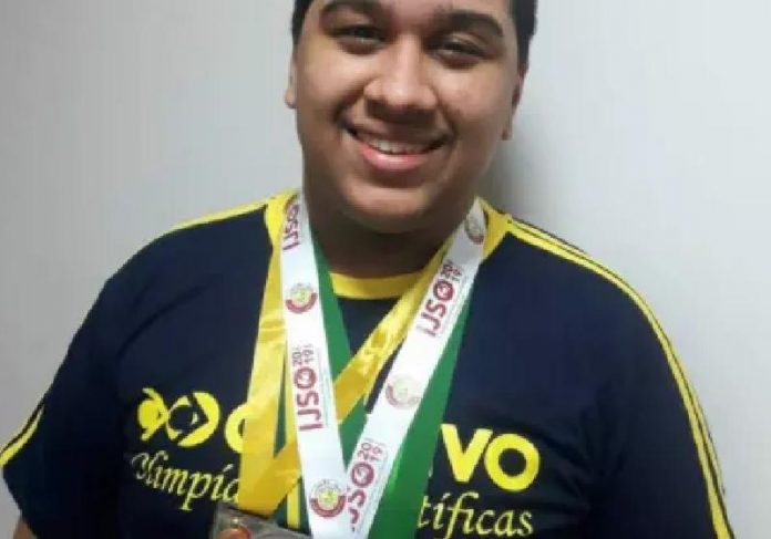 O medalha de ouro em Física, Caio Augusto, é de São Paulo e tem 17 anos - Foto: divulgação
