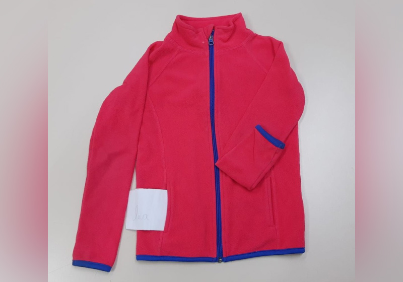 Sarah deixou um bilhete em agasalho doado para campanha - Foto: reprodução Sesc