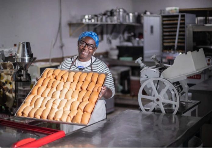 vovo-capa3 Vovó Tutu faz e distribui pães doces para população carente de Brasilândia, em São Paulo. - Foto: Werther Santana