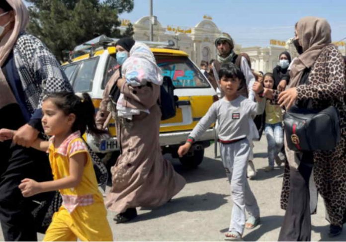 A campanha pretende pagar assentos e fretar voos para retirada de famílias perseguidas pelo Talibã Foto: GoFundMe