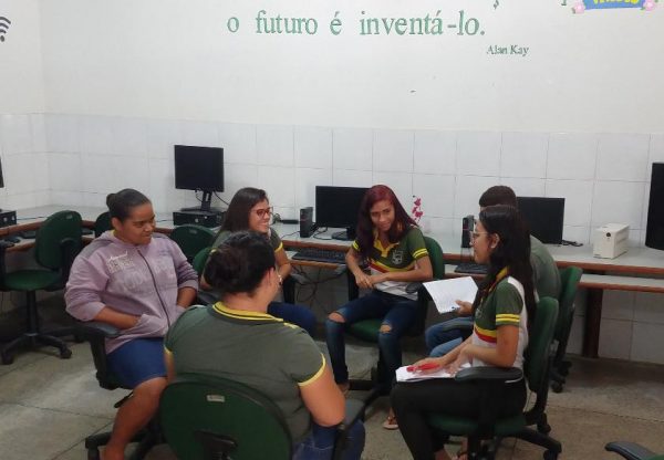 Grupo de Tauânny apoia alunos desde 2019 - Foto: arquivo pessoal