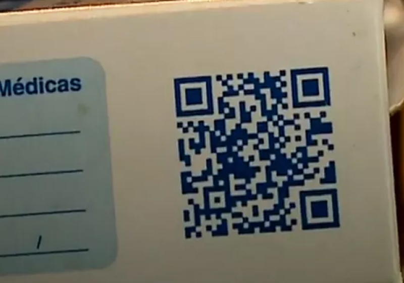A ideia é ter um QR Code nas caixas, com a bula dos remédios em audiodescrição para facilitar a leitura - Foto: NSC TV/Reprodução