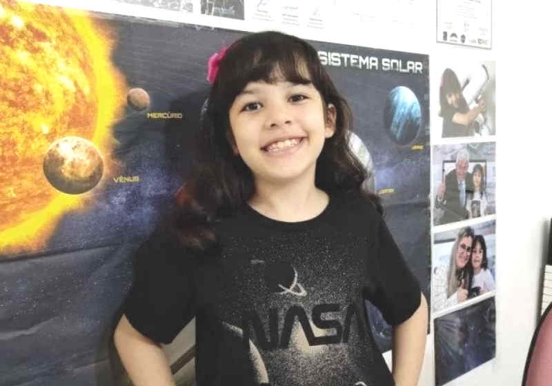 Nicole pediu de aniversário um telescópio e começou sua jornada de paixão pelas estrelas Foto: Arquivo Pessoal