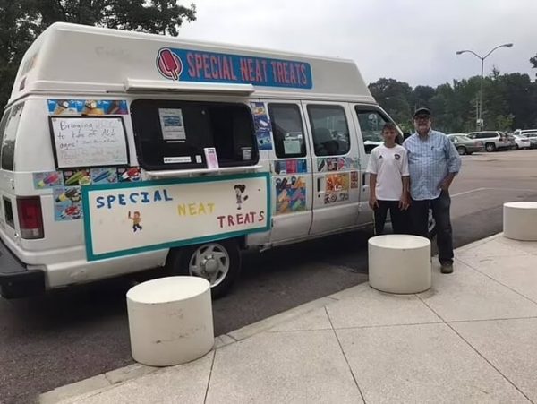 Carro de sorvete da família - Foto: reprodução Facebook