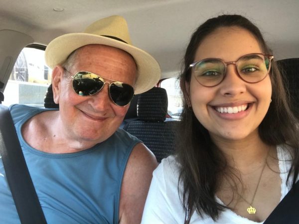 Seu Walter e a neta Pietra no Fusca 76 - Foto: arquivo pessoal