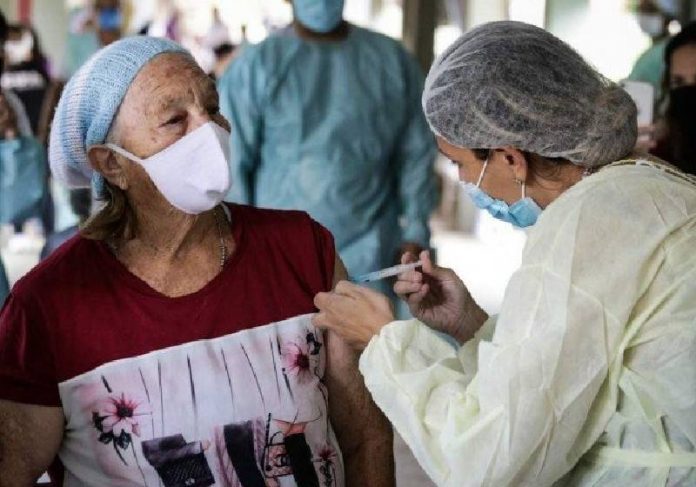 O Ministério da Saúde anunciou que Idosos receberão a 3ª dose, de reforço, a partir de 15 de setembro Foto: Breno Esaki / Agência Saúde-DF