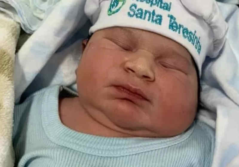 Valentim nasceu saudável com 5,3 kg Foto: Divulgação