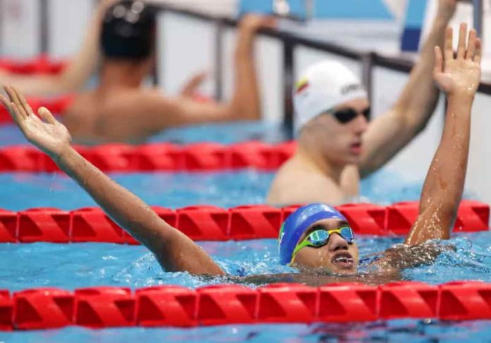 wendell_ouro Wendell Belarmino comemora medalha de ouro na natação em Tóquio - Foto: COB