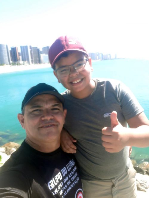 O motorista Marcos Luvinha com um dos filhos, em Fortaleza - Foto: arquivo pessoal