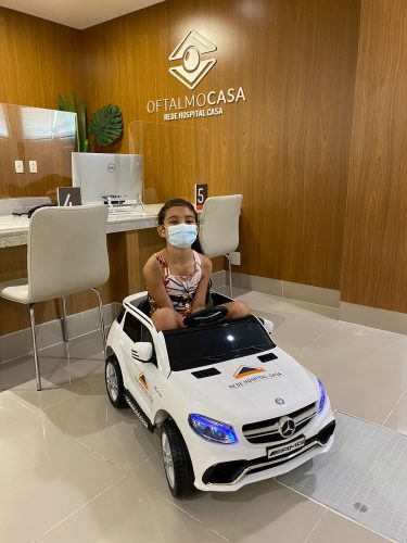 Lais também se divertiu no Oftalmocasa - Foto: Oftalmocasa