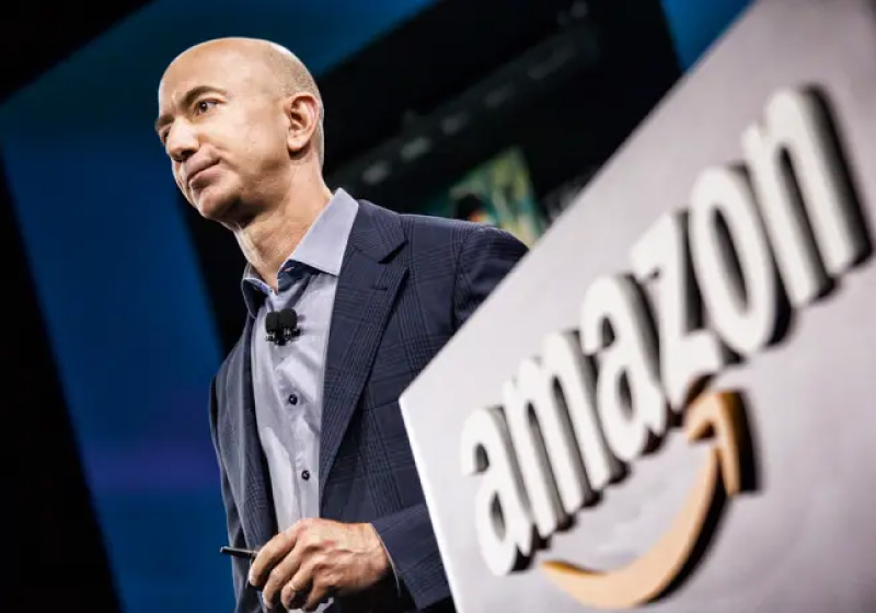 Jeff Bezos: fundador da Amazon disse que destinará recursos para ONGs e instituições de causas climáticas - Foto: David Ryder/Getty Images