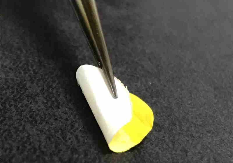 O curativo multifuncional, de forte ação antibacteriana, libera lentamente compostos bioativos para o tratamento de feridas Foto: Embrapa