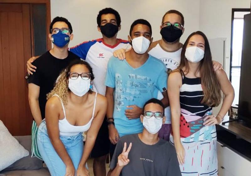 Equipe do Projeto Berá, que prepara alunos gratuitamente para o Enem - Foto: arquivo pessoal