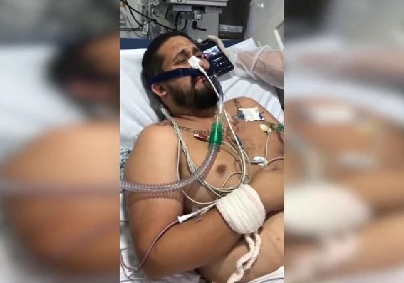 O Menos é Mais foi até o hospital fazer um show exclusivo para o Eduardo, que foi extubado domingo ao som do grupo - Foto: reprodução / redes sociais