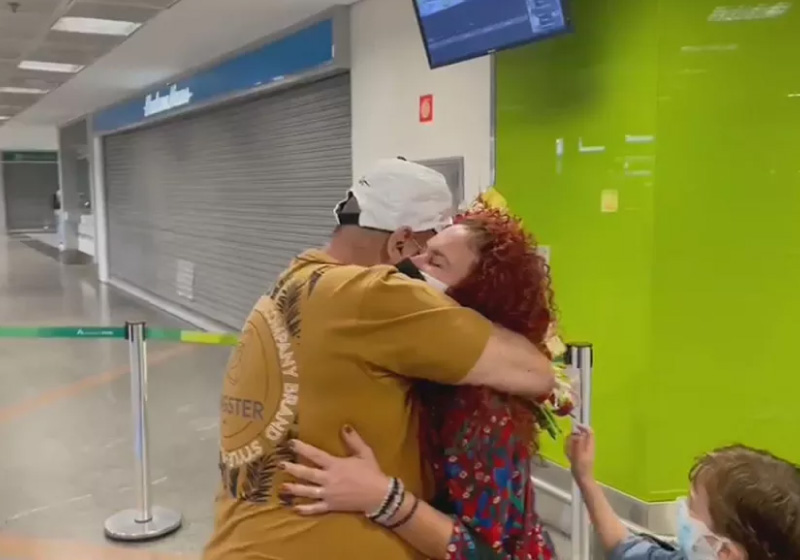 Célio e Cristiane se abraçaram pela primeira vez em 40 anos - Foto: reprodução