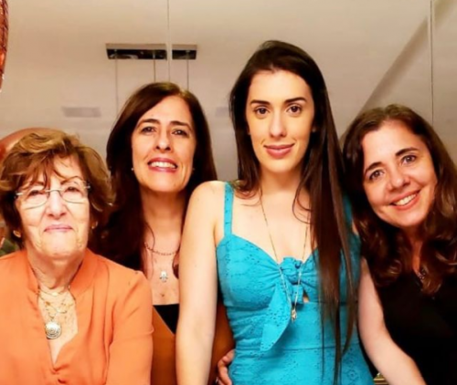 A professora Lina Orrico, com as filhas e a neta - Foto: arquivo pessoal