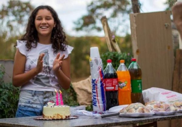A PMDF deu um celular novo e uma festinha para menina assaltada em São Sebastião - Foto: Divulgação / PMDF