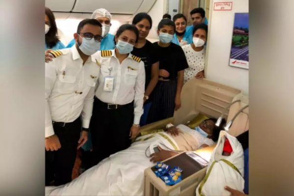 Mulher foi atendida na cozinha do avião - Foto: Air India