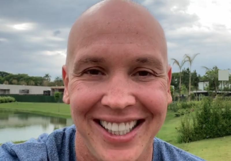 Caio Ribeiro gravou um vídeo comemorando que o linfoma desapareceu após o tratamento - Foto: reprodução / Instagram