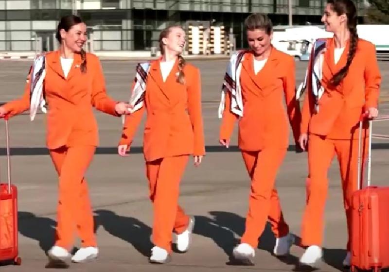 Nem salto alto, nem saia. Companhia libera tênis para comissárias de bordo - Foto: reprodução / Reuters