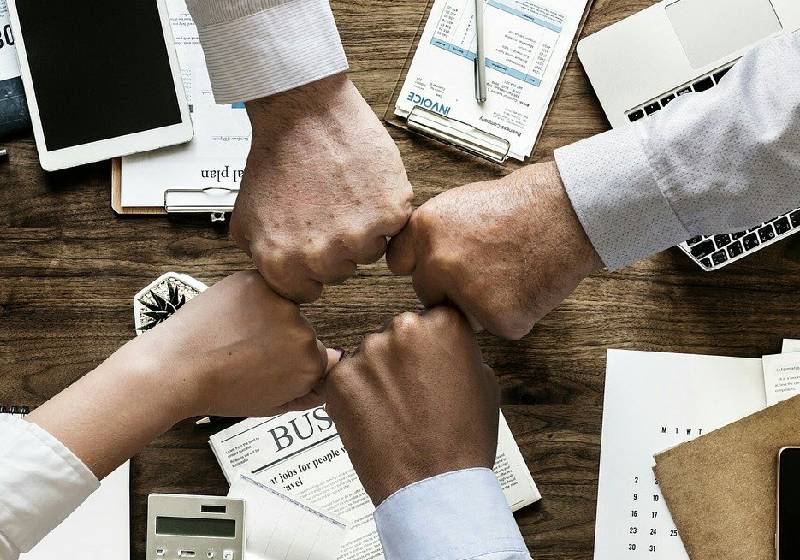 Além do comércio, vários outros setores vão contratar pessoal nesses próximos três meses - Foto: mohamed Hassan / Pixabay