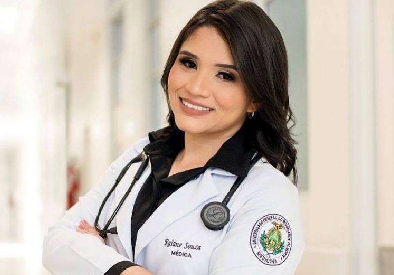 Formada em Medicina Raiane agradece à mãe que "fazia faxinas para me ajudar” - Foto: arquivo pessoal