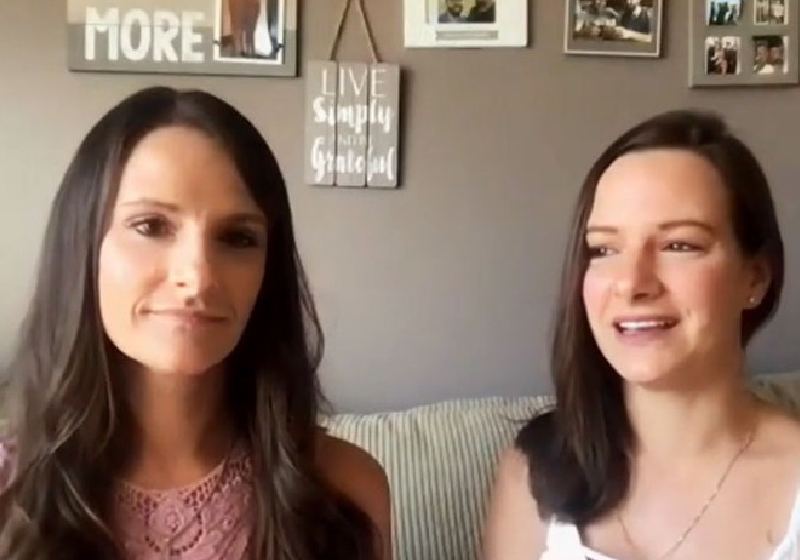 Bobbie Jo Sullivan doou a medula para a irmã, quando eram pequenas e agora doou óvulos para Billie engravidar — Foto: Reprodução/Today