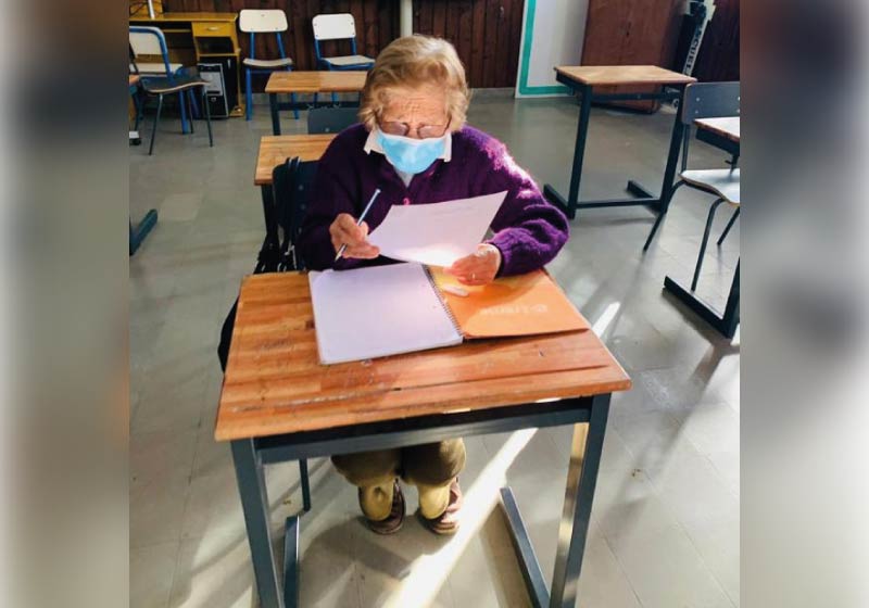 A vovó de 93 anos chamada Blanca teve a bisneta como professora - Foto: arquivo pessoal