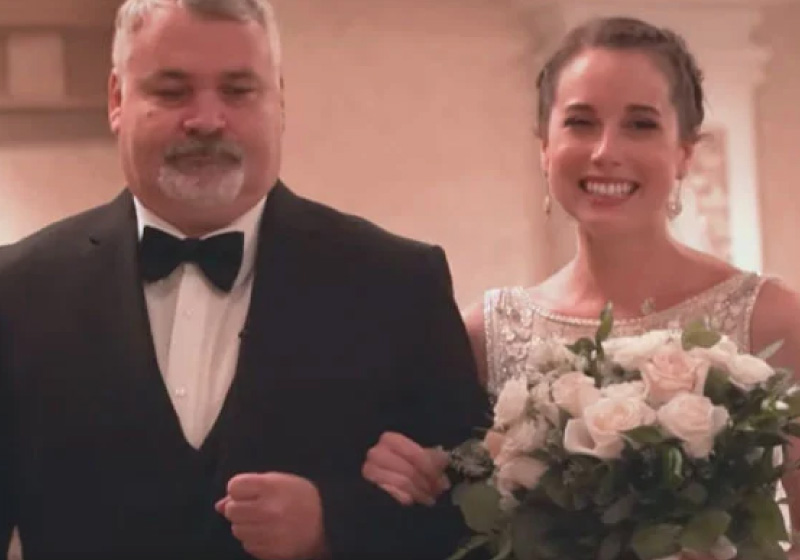 Noiva convidou o pai de jovem que doou orgãos para ela. Ele a levou até o altar - Foto: arquivo pessoal