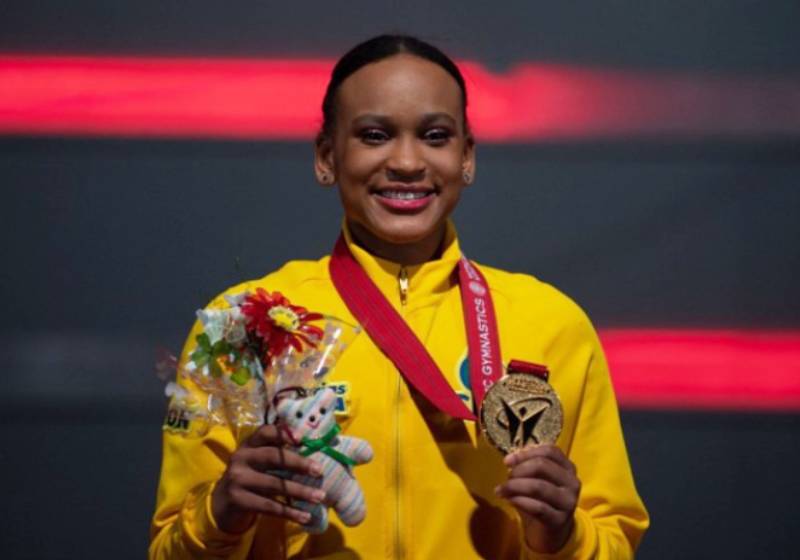 Rebeca Andrade, a 1ª ginasta a conquistar duas medalhas - ouro e prata -no Mundial - Foto: Philip FONG / AFP