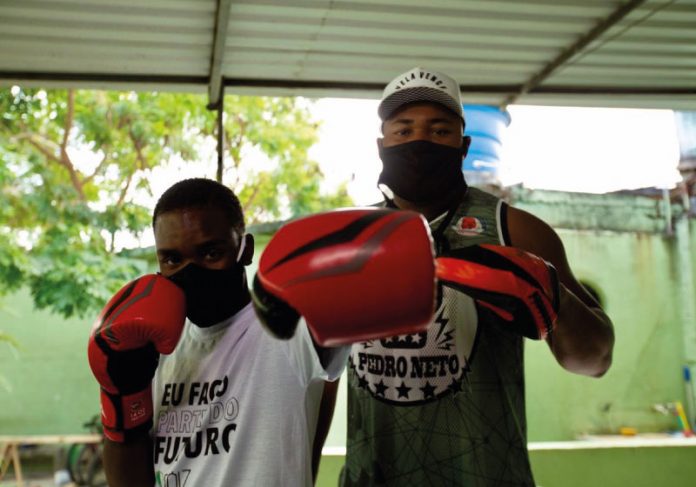 ruan-capa2 Ruan foi resgatado das ruas por voluntários do projeto da Cidade de Deus, que o incentivaram a voltar ao boxe - Foto: divulgação