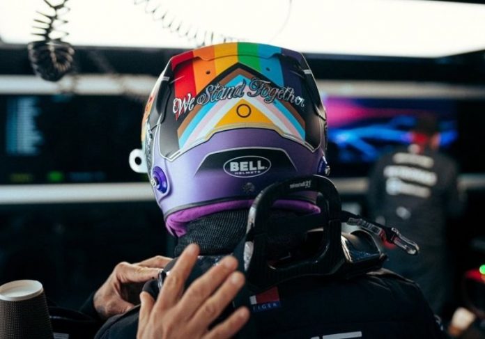 Hamilton usa capacete de arco-íris em treino no Catar