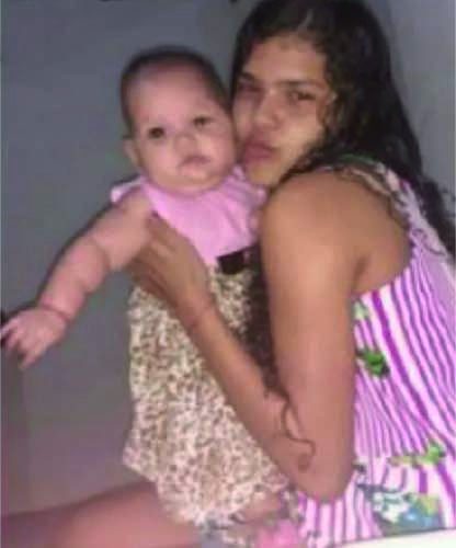 Marcela e Maria Helena, antes de o tumor crescer na face da bebê - Foto: arquivo pessoal