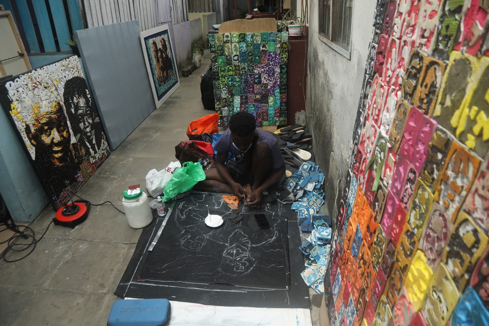 chinelos abandonados artista (1)