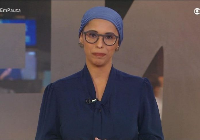 A jornalista da Globo News Lilian Ribeiro apareceu de lenço na cabeça e revelou o vivo que está lutando contra o câncer de mama - Foto: Reprodução / GloboNews