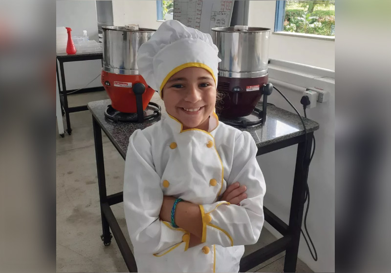 Aos 8 anos de idade, Julia planejou como seria a própria empresa de chocolate. — Foto: Arquivo pessoal