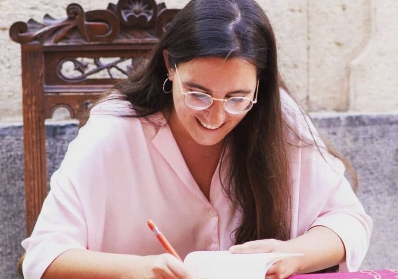 A lavadeira do hospital escreve poesias sobre histórias que vivenciou - Foto: Instagram/Begoña M. Rueda