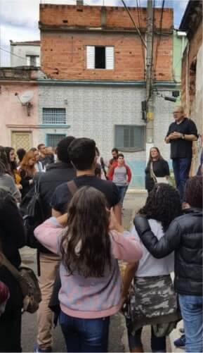 Paulo dá aulas pelo bairro da Liberdade, em São Paulo - Foto: arquivo pessoal