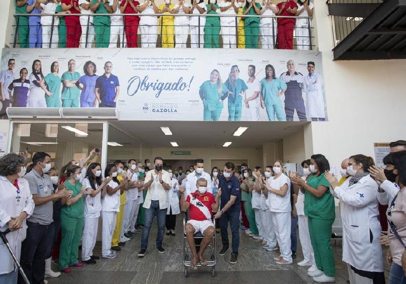 Adelino, o último paciente com Covid internado no Hospital Ronaldo Gazolla, recebeu alta - Foto: Ana Branco / Agência O Globo
