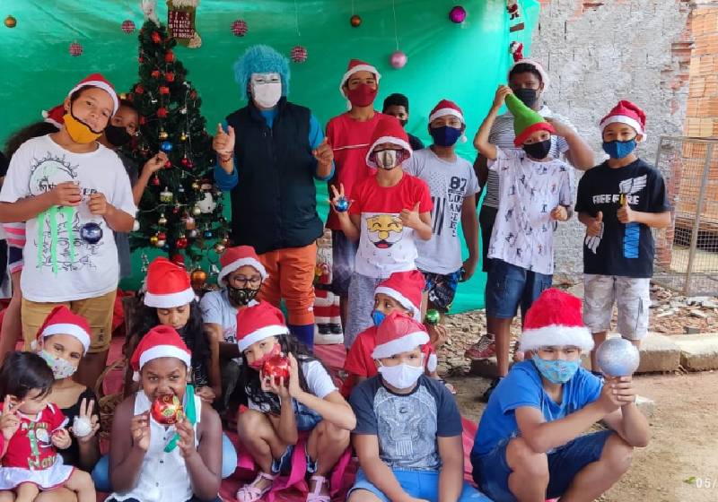 Doar brinquedos para crianças carentes é o que leva alegria para palhaço Psiu - Foto: arquivo pessoal