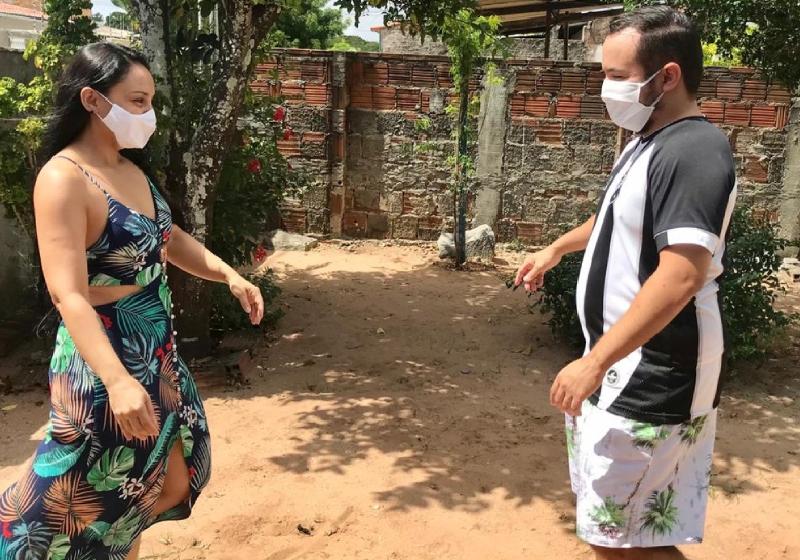 Marcela e Marco descobriram que são amigos e irmãos de sangue, separados há 30 anos - Foto: Reprodução / Inter TV Cabugi