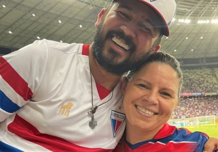 Bráulio Bessa reencontrou no estádio, em Fortaleza, a médica que cuidou dele na UTI, quando estava com Covid - Foto: reprodução / redes sociais