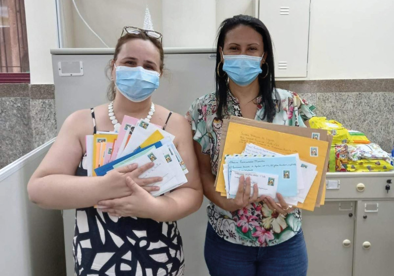 Patrícia criou o projeto Cartas para o Futuro, no qual os alunos escrevem mensagens para eles mesmos, que serão postadas daqui há 5 anos - Foto: arquivo pessoal