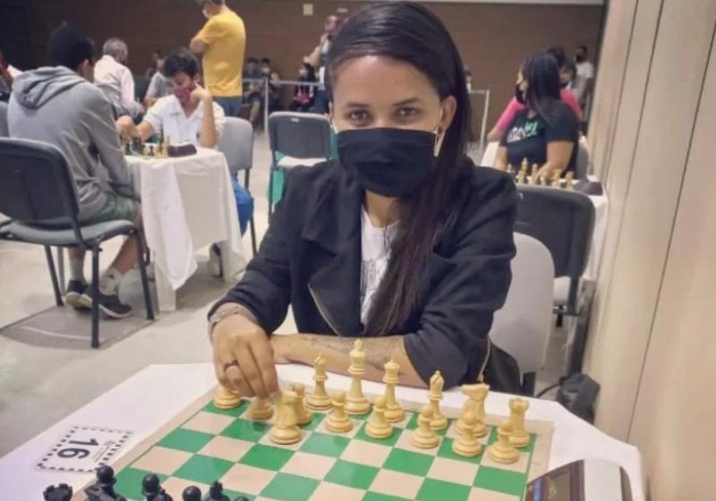 A diarista Cibele Florêncio foi selecionada para disputar o campeonato mundial de xadrez na Polônia - Foto: arquivo pessoal