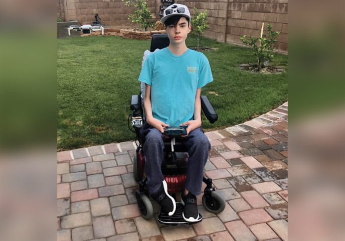Sam criou um exoesqueleto que ajuda pacientes com distrofia rara - Foto: arquivo pessoal