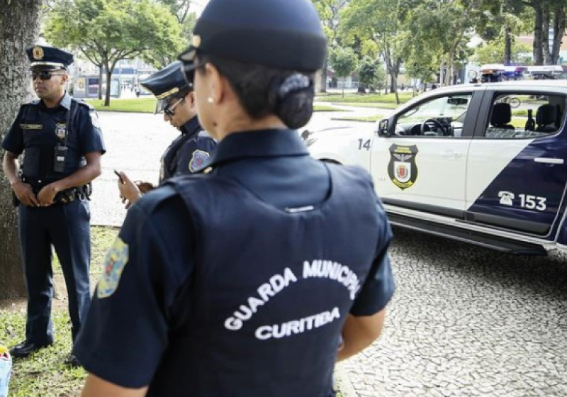 Guardas municipais salvam criança de 3 anos que estava engasgada Só