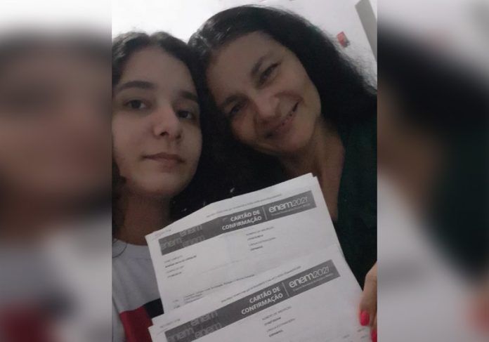 Mãe e filha fazem prova do Enem juntas em Teresina — Foto: Arquivo Pessoal/Mariana Carvalho