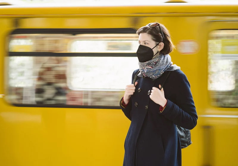 As máscaras FFP2 e KN95 bem ajustadas reduzem drasticamente o risco de infecção por COVID-19 - Foto: MPG