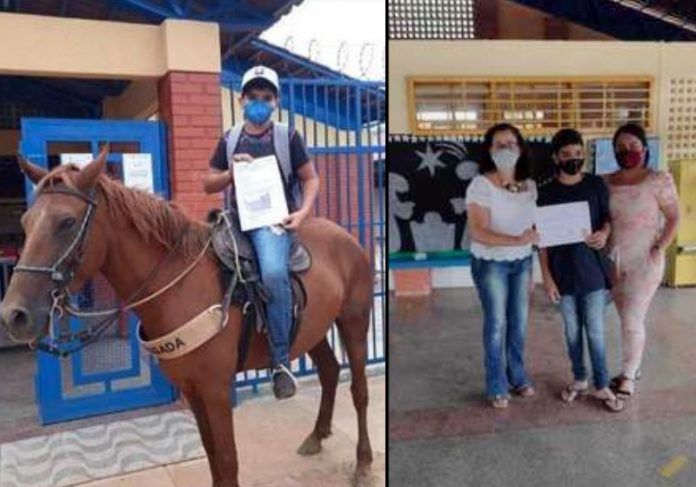 Lorran, que ia à escola a cavalo para pegar o dever, recebeu o prêmio de aluno do ano - Fotos: arquivo pessoal